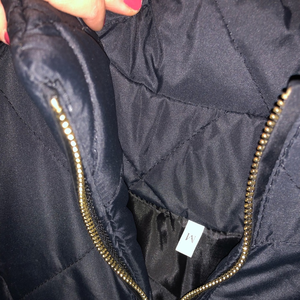 VEST - Picture 5 of 6